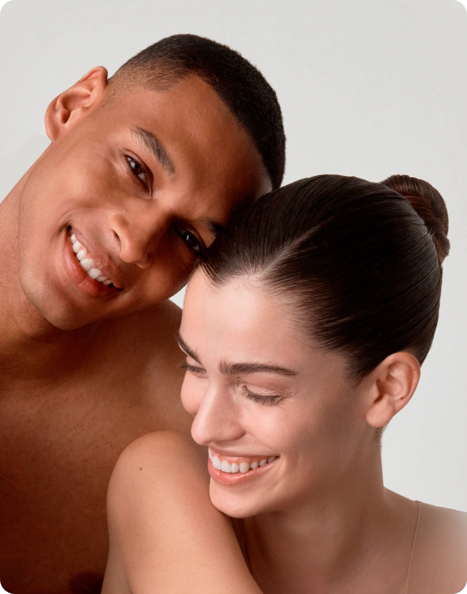 Pareja abrazandose